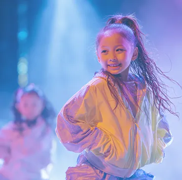 ダンスをしている子どもの写真